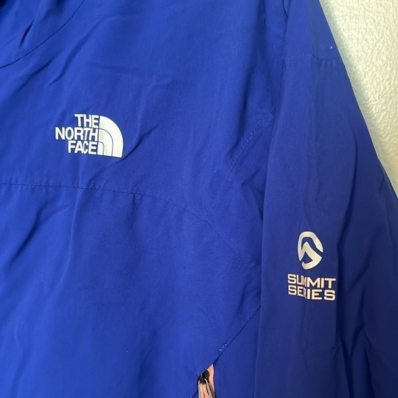 The North Face HyVent 2.5L Summit Series, Royal Blue/Pink Women’s Size medium - Picture 3 of 12